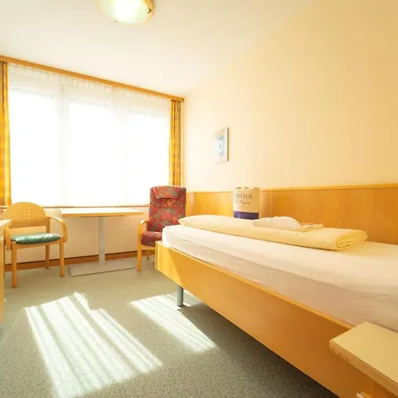 Отель Curhaus Bad Kreuzen