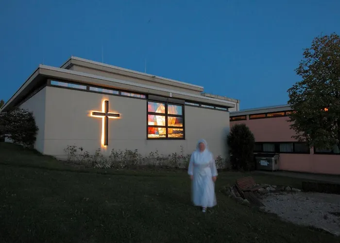 Hotel Curhaus Bad Kreuzen 3*