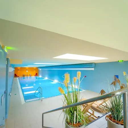 Hotel Curhaus Bad Kreuzen 3*