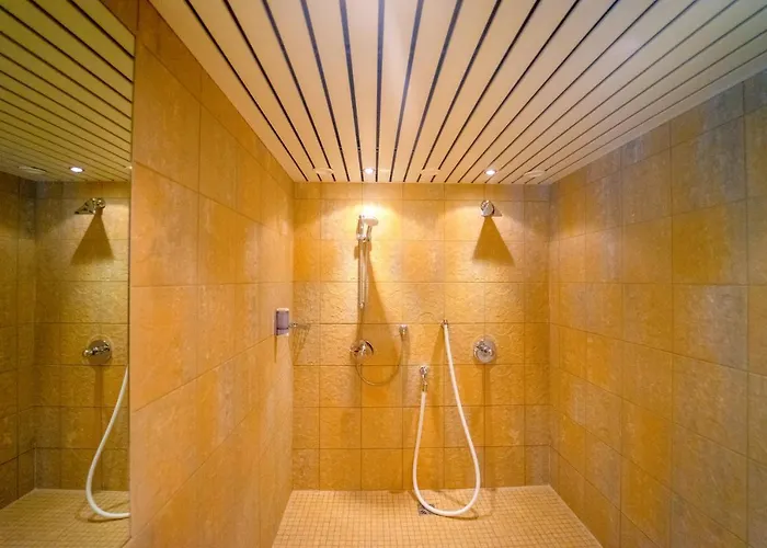 Отель Curhaus Bad Kreuzen 3*